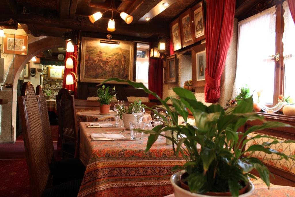 Posezení v ubytování Hôtel Restaurant Le Schlossberg