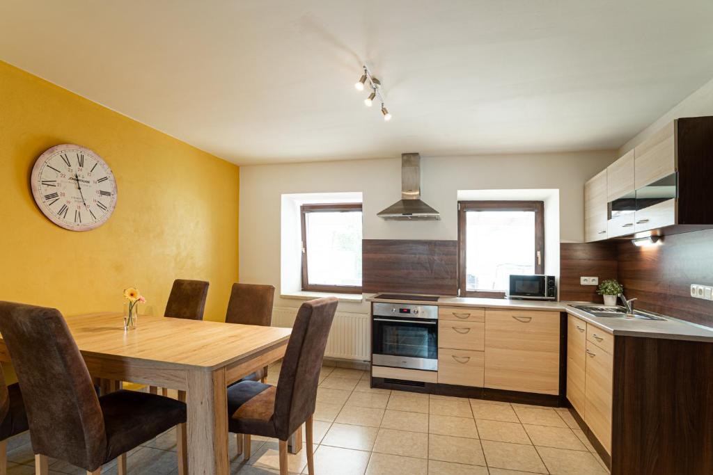Kuchyň nebo kuchyňský kout v ubytování Saeli Apartments