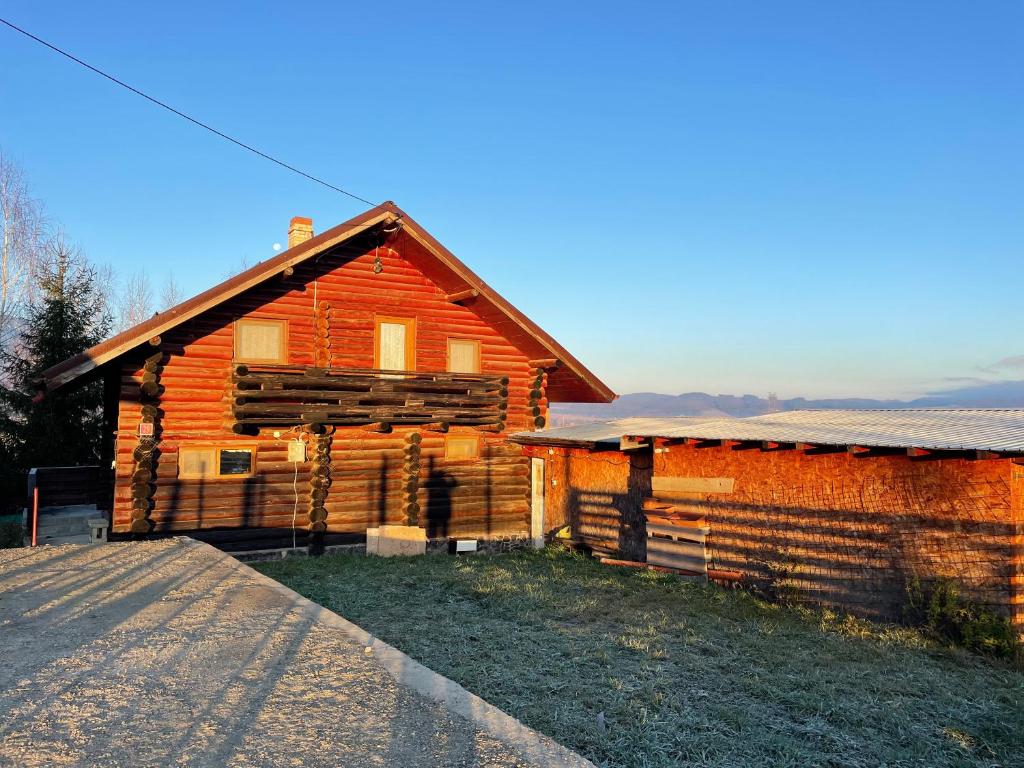 Stunning 3-Bed Chalet with Fireplace in Bran