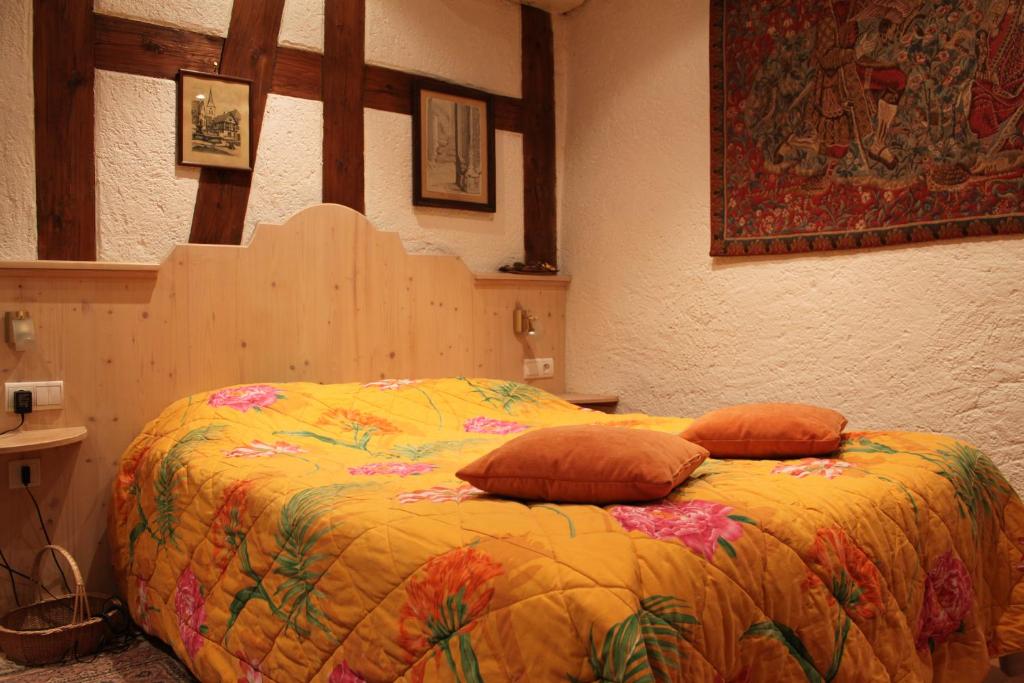 Postel nebo postele na pokoji v ubytování Hôtel Restaurant Le Schlossberg