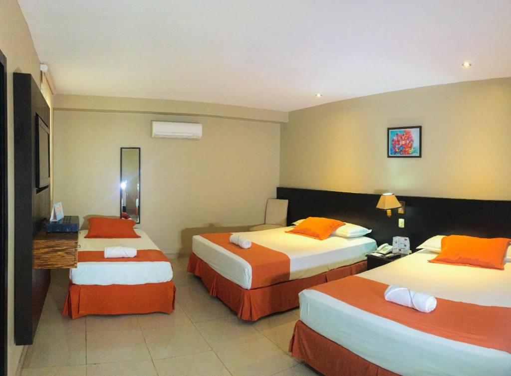 Postel nebo postele na pokoji v ubytování Hotel Los Almendros