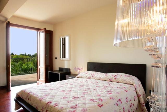 Un pat sau paturi într-o cameră la Borgo Pida