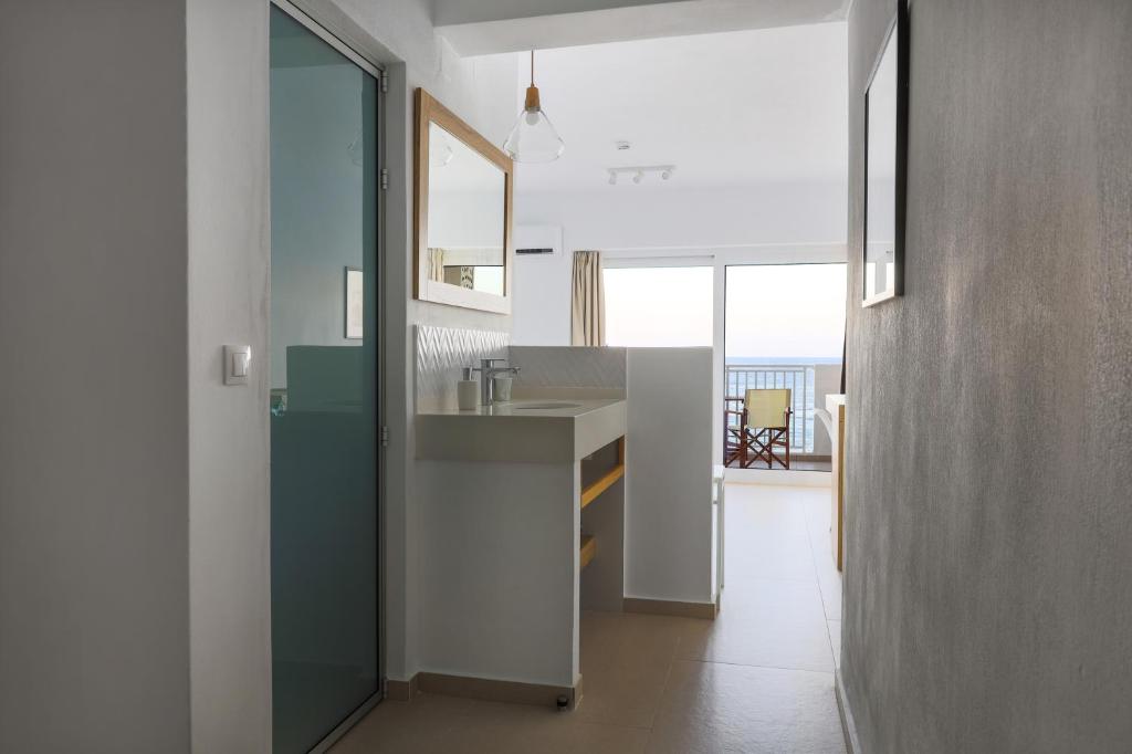 Sea Breeze Hotel - 15