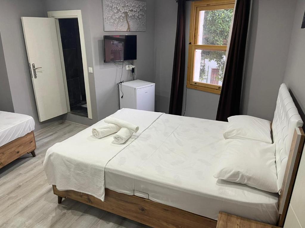 Kaleiçi Butik Otel - Triple Room With Private Bathroom