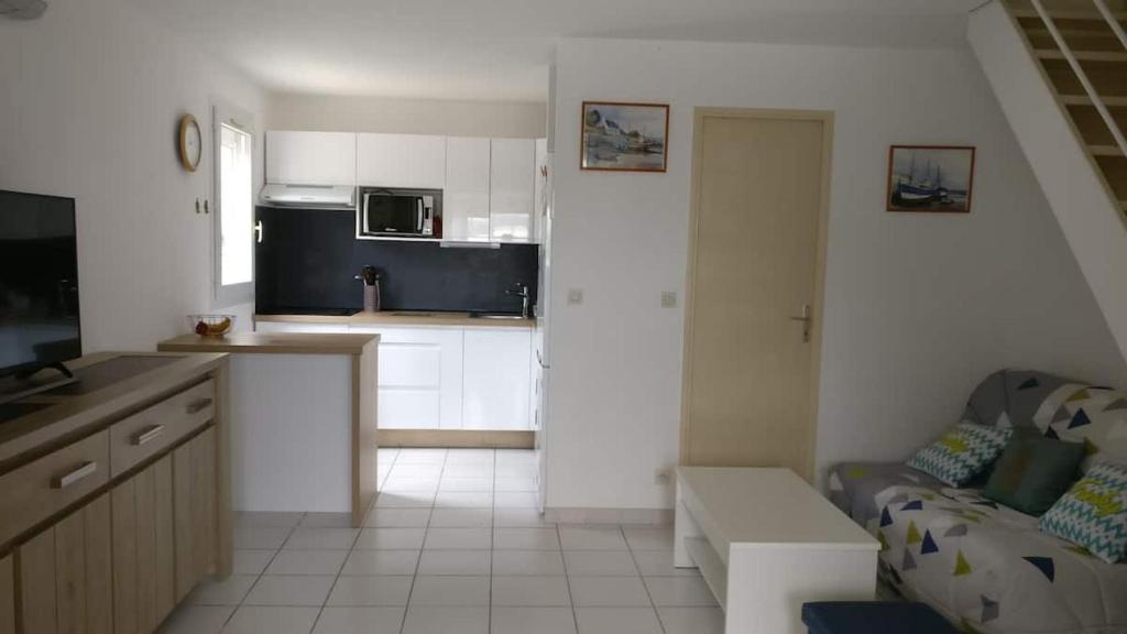 Kuchyň nebo kuchyňský kout v ubytování Rêve Bleu, Maison T3 Frontignan Plage avec Jardin, Mer à 250m, Clim & Parking