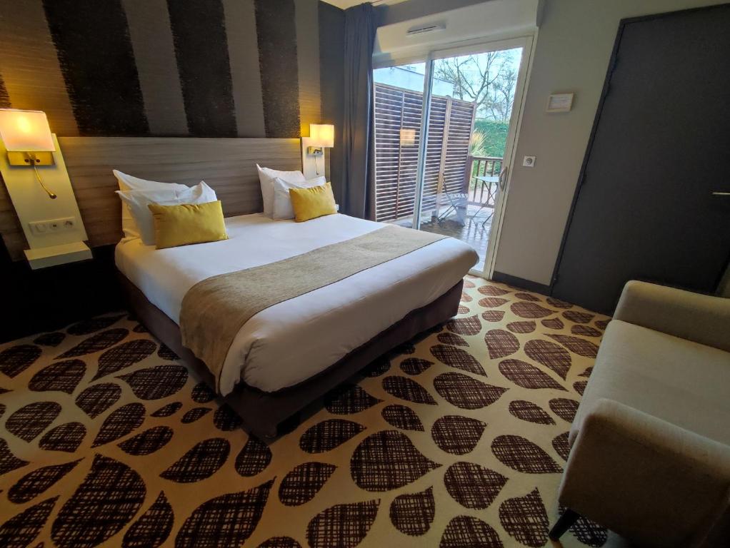 Contact Hôtel Le Provençal Bordeaux Lac - Suite Con Vista Al Jardín