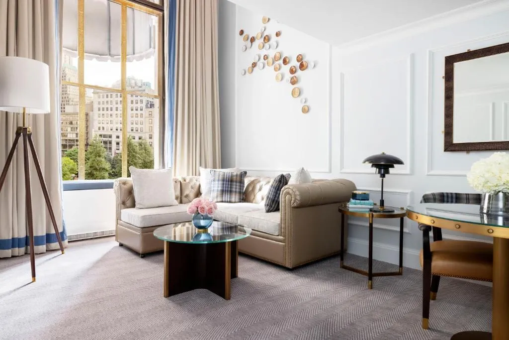 Club Bi-Level Executive Suite
