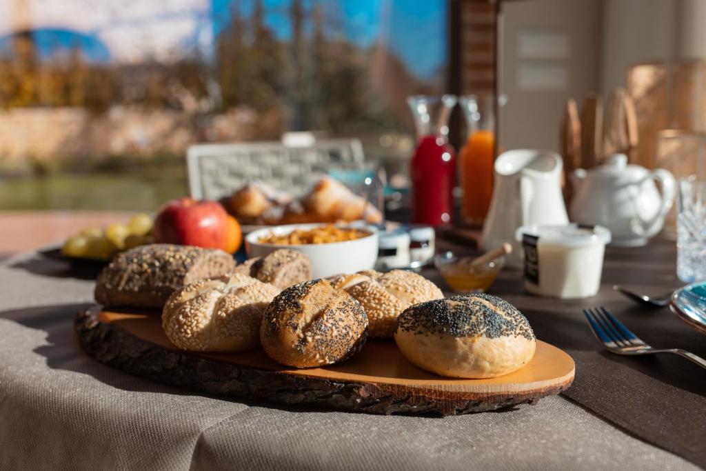 Jedlo v ubytovaní bed & breakfast alebo blízkom okolí