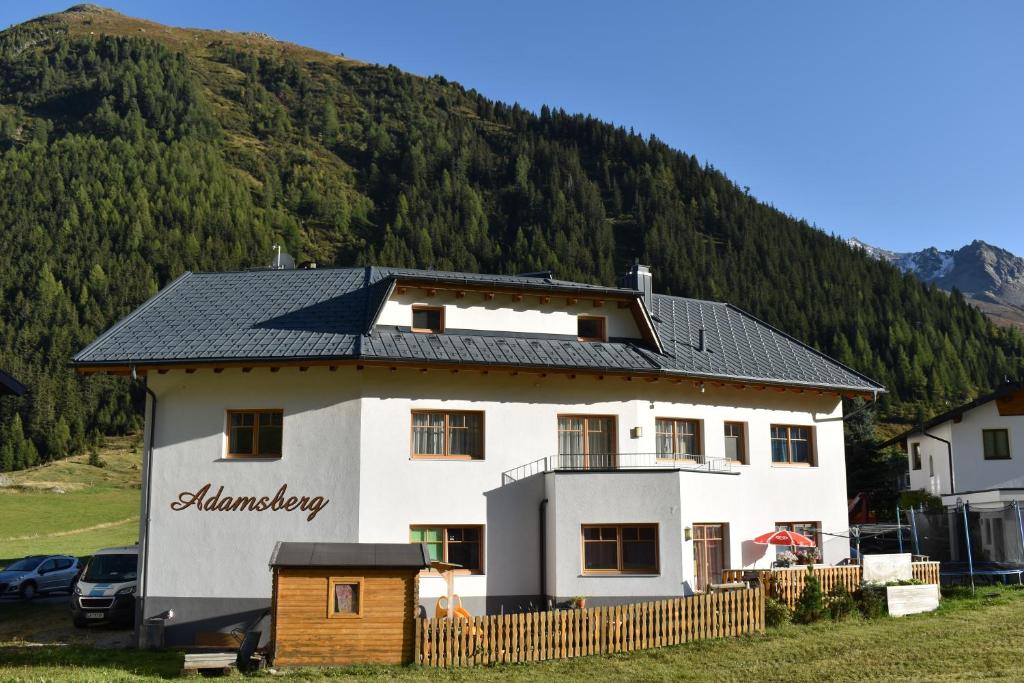 Výhľad na hory alebo výhľad na hory priamo z apartmánu