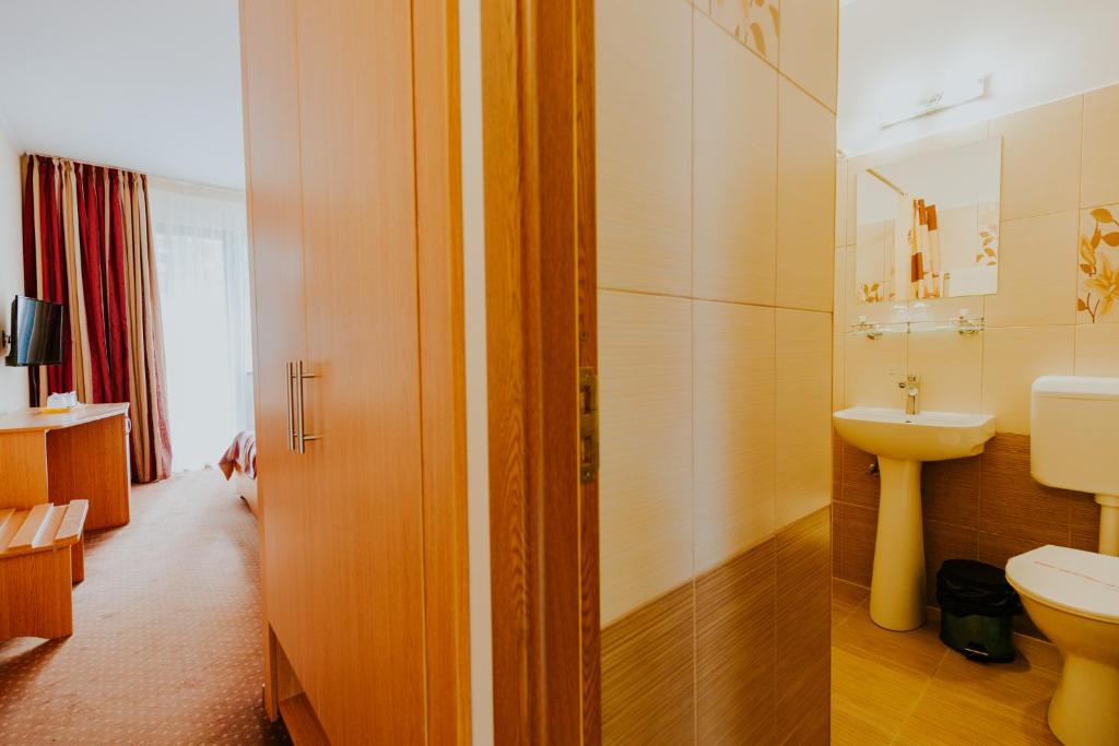 Koupelna v ubytování Hotel Tusnad