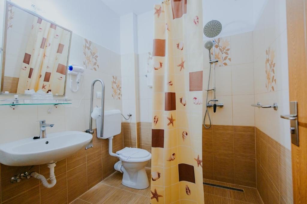 Koupelna v ubytování Hotel Tusnad