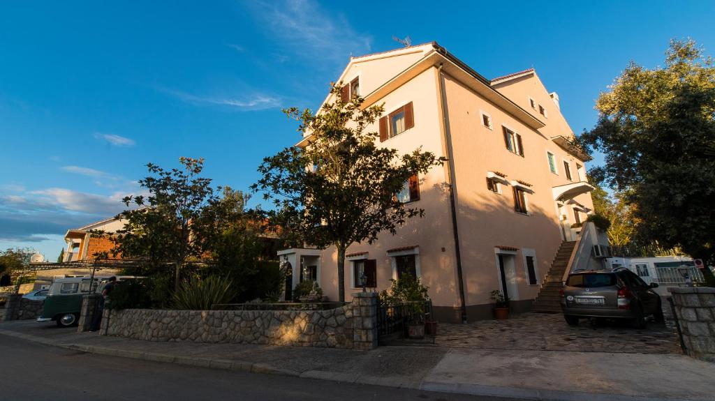 Budova, v ktorej sa apartmán nachádza