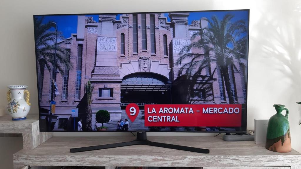 Televízia a/alebo spoločenská miestnosť v ubytovaní Alicante Sea View Downtown Comfort