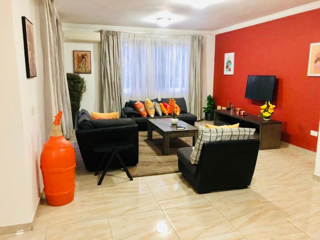 Lovely 3 Bedroom Apartment with Pool, Bertha’s Court, Accra (updated