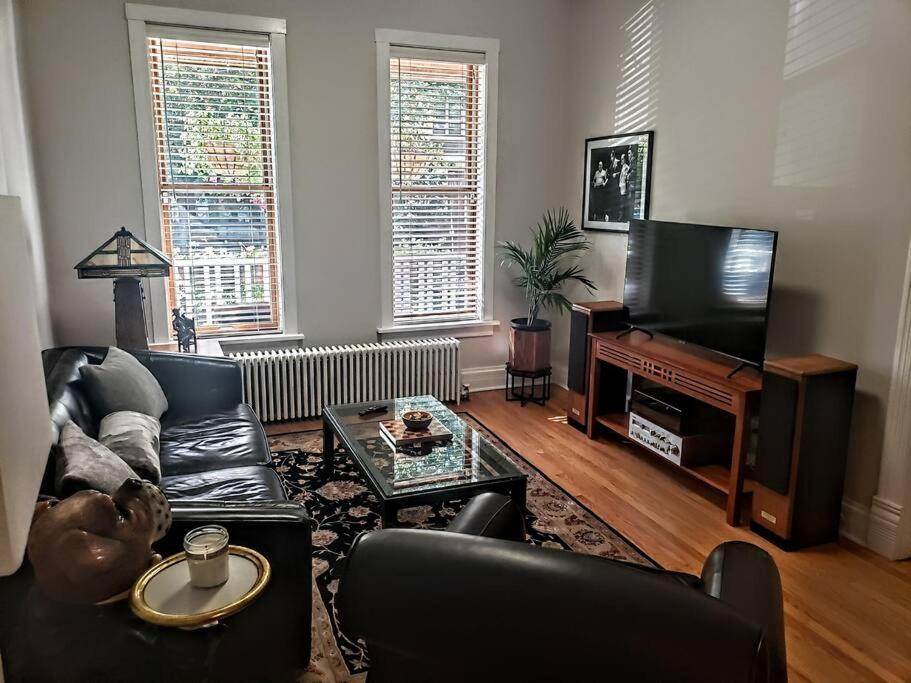 Stylish 2-bedroom Flat in Lincoln Park