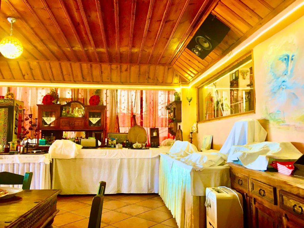 Un lugar para sentarse en delphi aiolos center hotel panoramic view&yoga harmony hotel&rooms