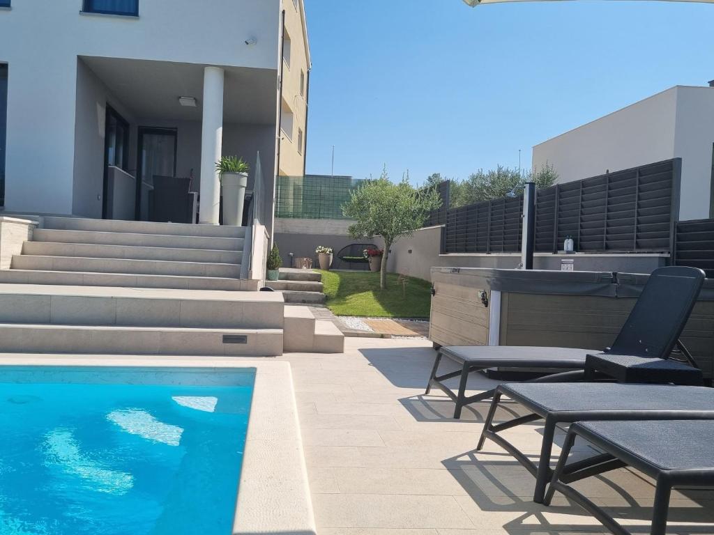 Basen w obiekcie Villa Franica Zadar lub w pobliżu