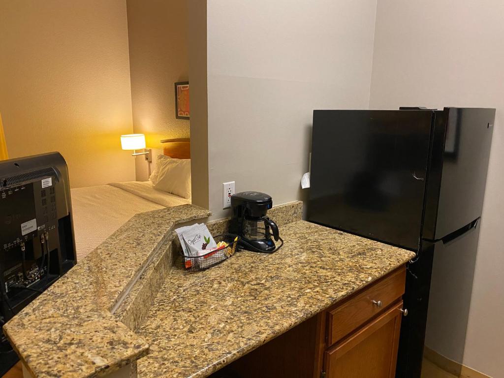 MainStay Suites Middleburg Heights Cleveland Airport - Eficiency Queen Suite - Accesible/no Fumador