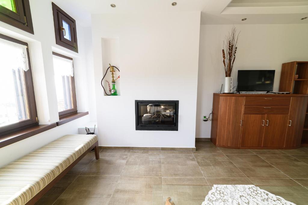 TV a/nebo společenská místnost v ubytování Mansion Chalatsopoulos