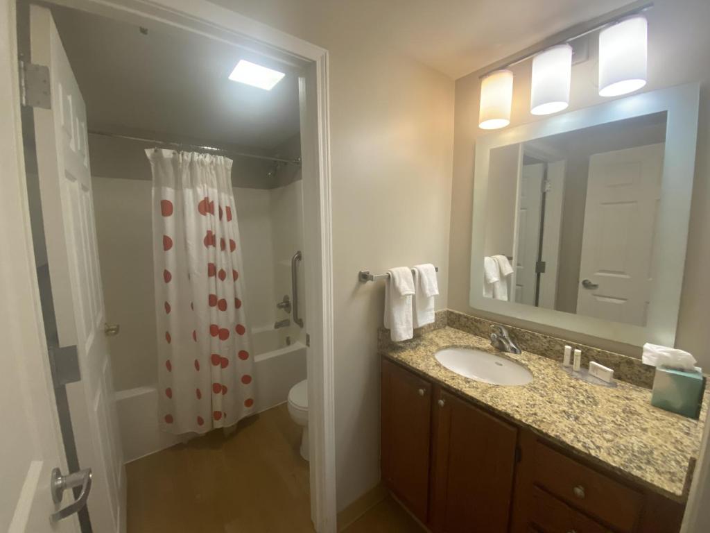 MainStay Suites Middleburg Heights Cleveland Airport - Suite Queen Con Dos Camas Queen - No Fumador
