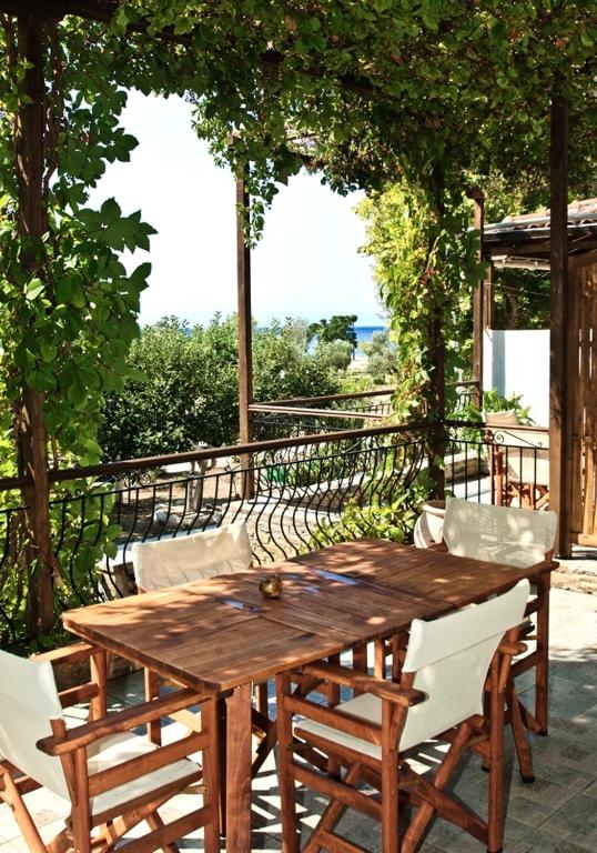 Balkón nebo terasa v ubytování Athina Apartments