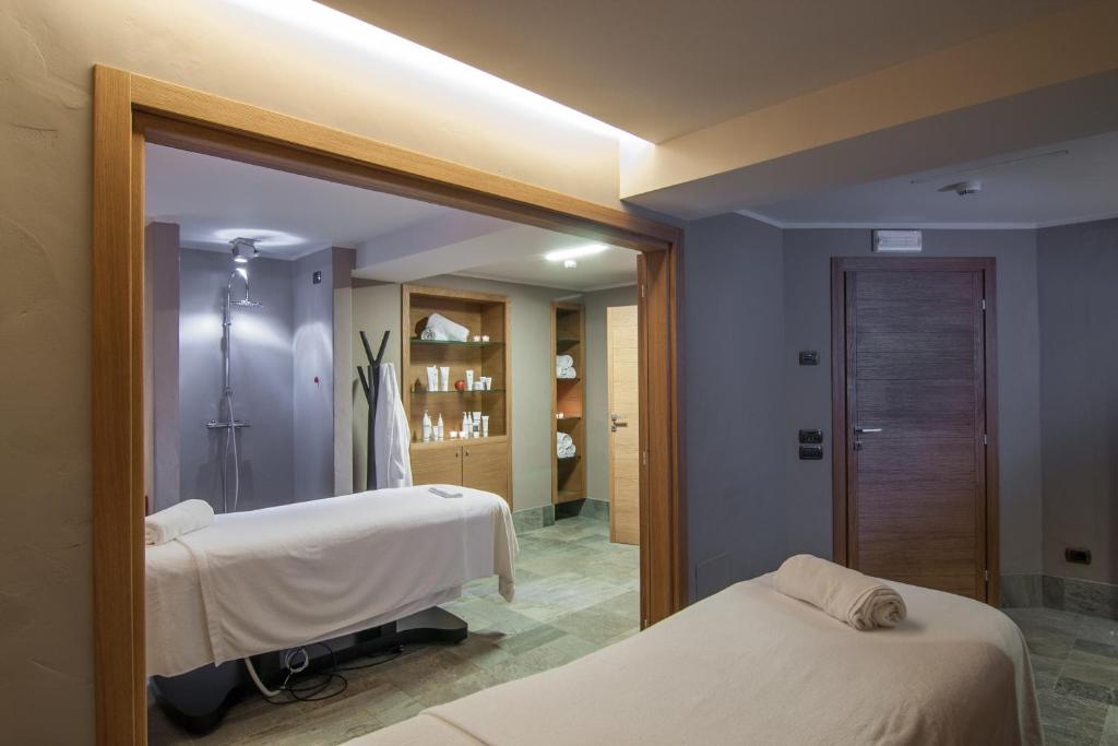 Postel nebo postele na pokoji v ubytování Hotel Sant'Orso - Mountain Lodge & Spa