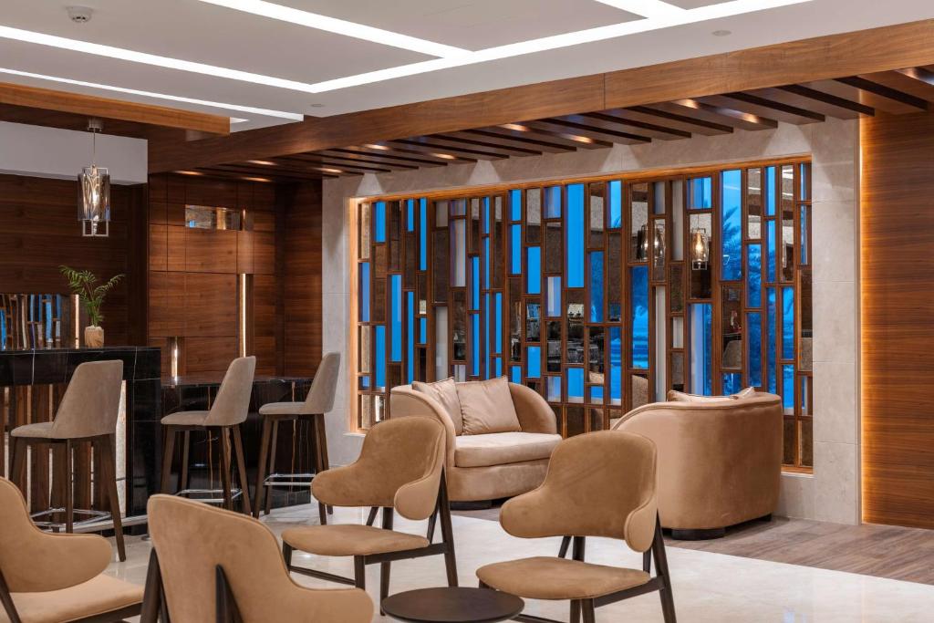 Uma área de estar em Radisson Resort Ras Al Khaimah Marjan Island