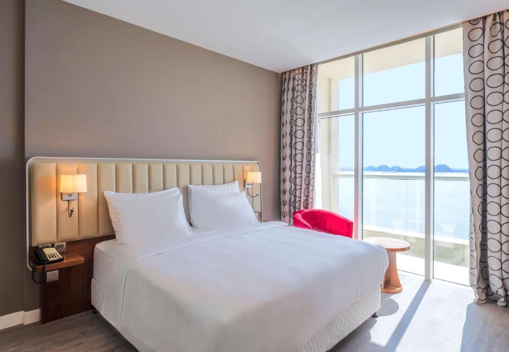 Radisson Resort Ras Al Khaimah Marjan Island - Suite-1 Dormitorio-visión-balcón De Vista