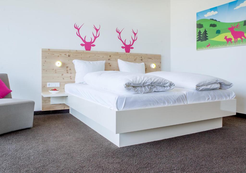 Postel nebo postele na pokoji v ubytování Hotel Die Alm