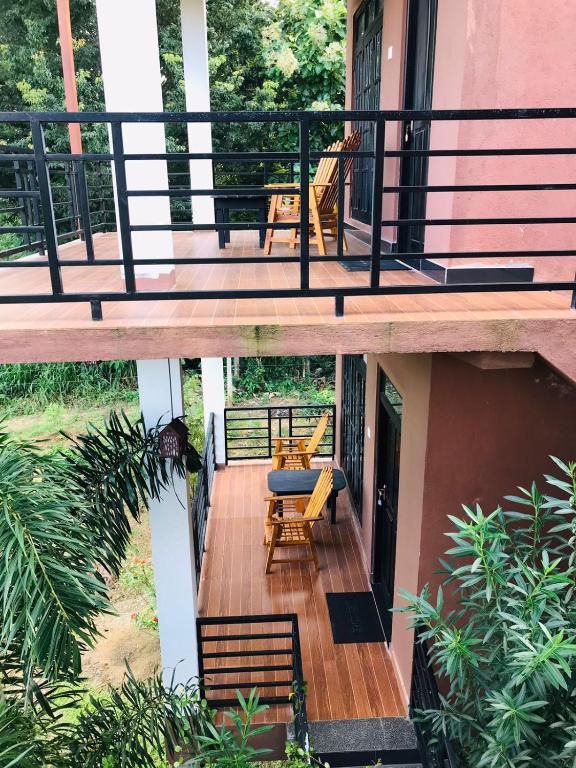 Balkón nebo terasa v ubytování Darshani Lodge