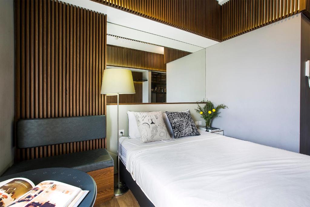 Postel nebo postele na pokoji v ubytování Futura Studio-Modern Apartment near CBD BSD