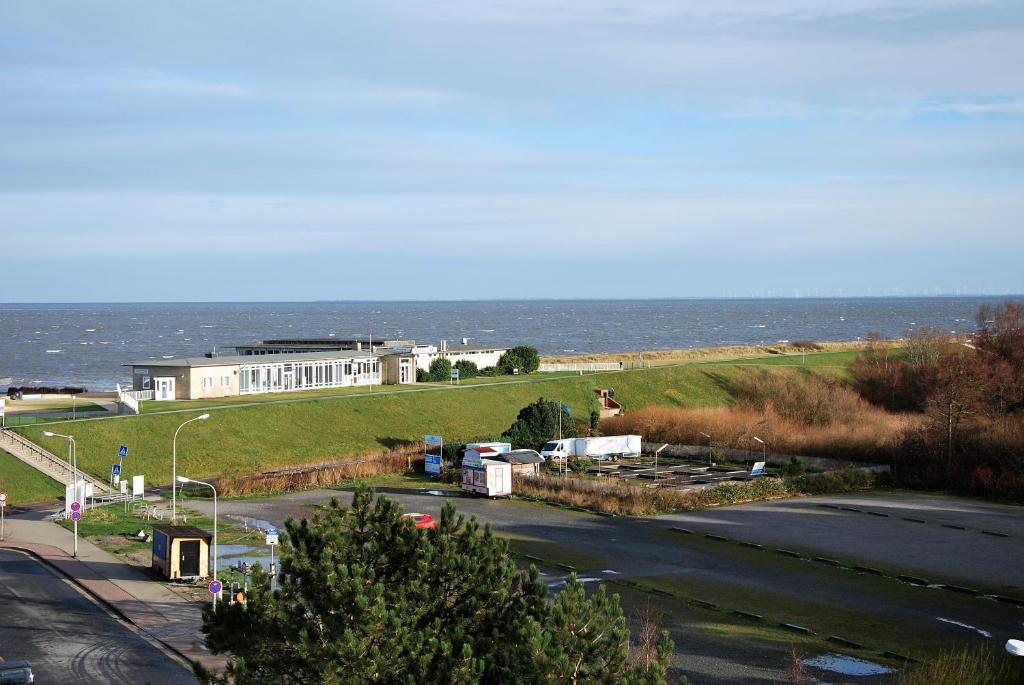 a view of a road with the ocean in the background at Haus Atlantic Whg. 514 in Cuxhaven