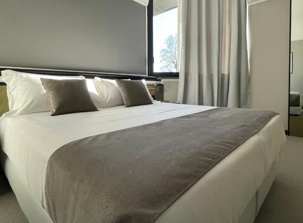 Postel nebo postele na pokoji v ubytování Hotel Gardenia Fiera