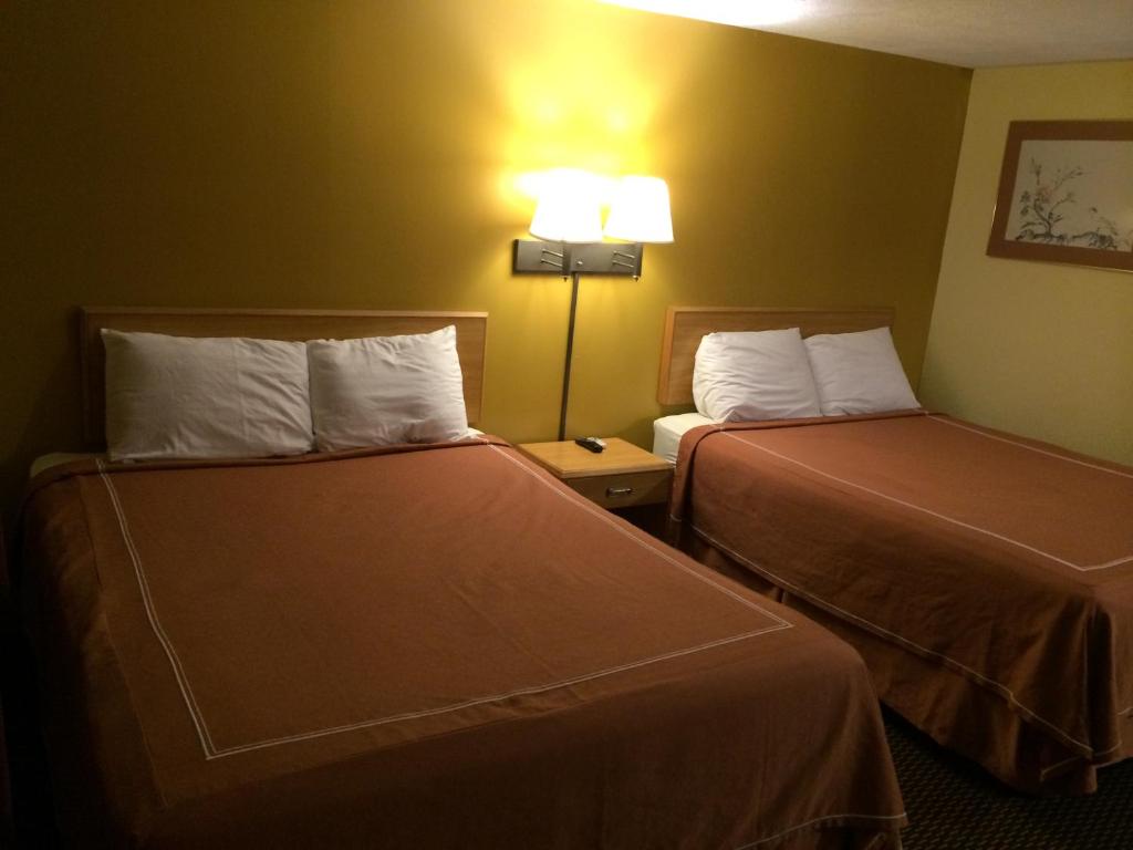 Postel nebo postele na pokoji v ubytování Caravan Motel