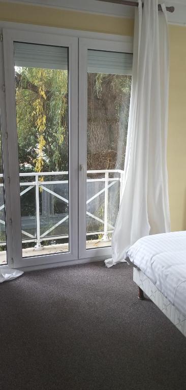 Postel nebo postele na pokoji v ubytování Hotel Le Rivage