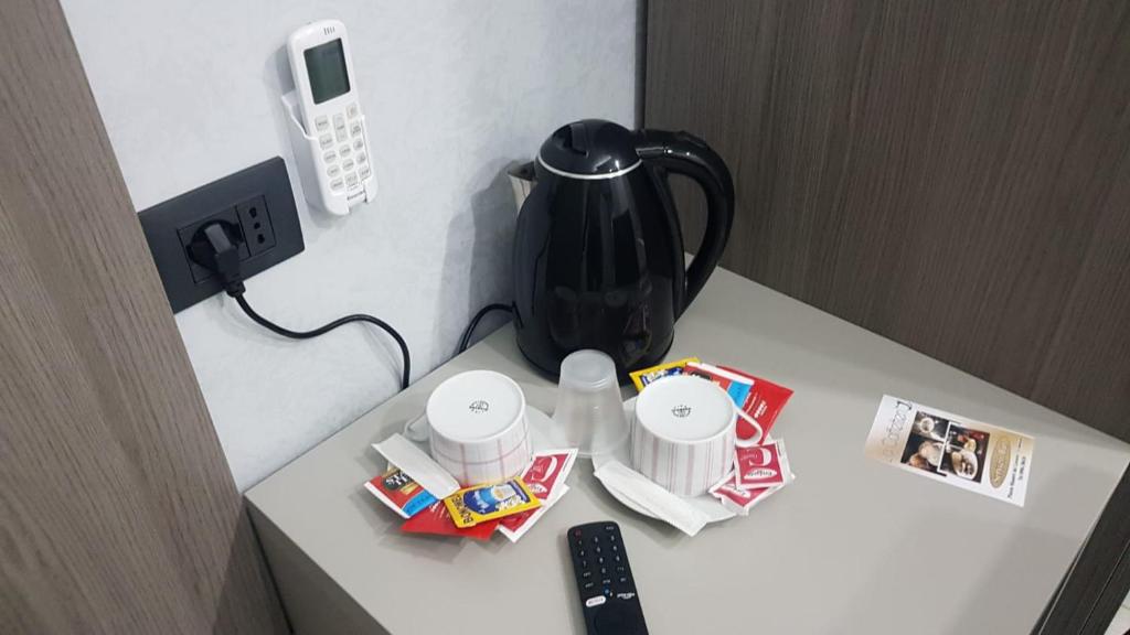 Coffee and tea making facilities at B&B The Dream