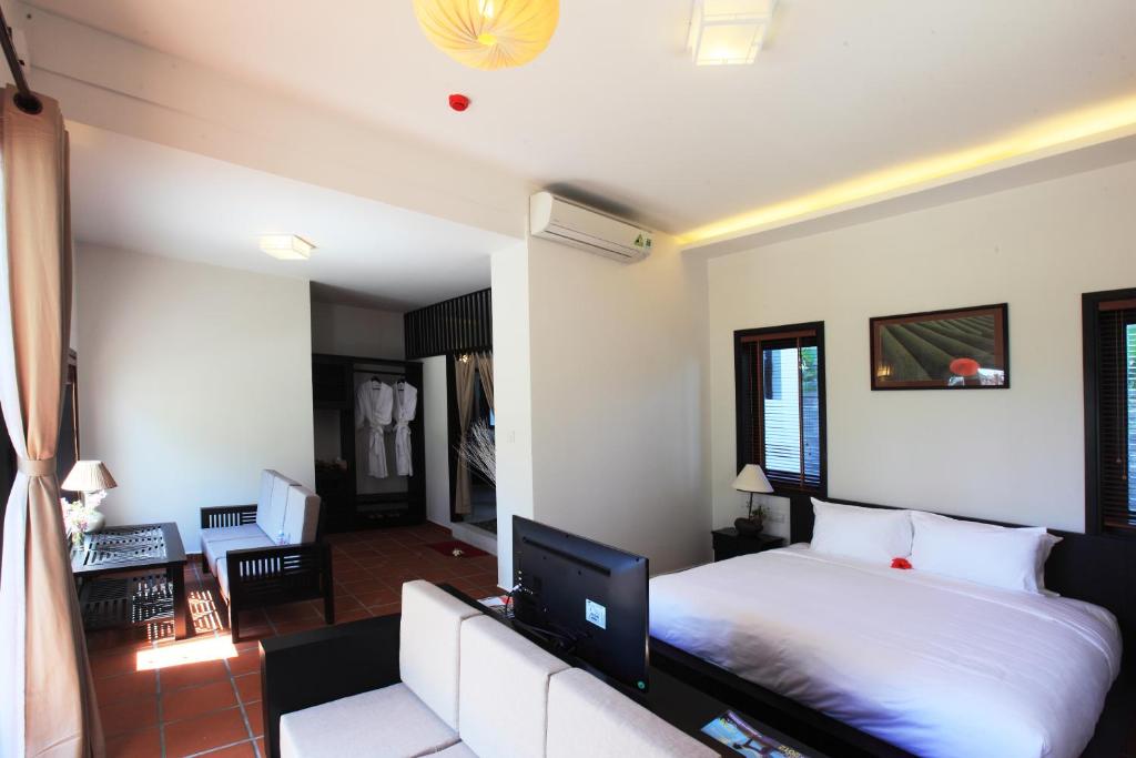 East West Villa - 15