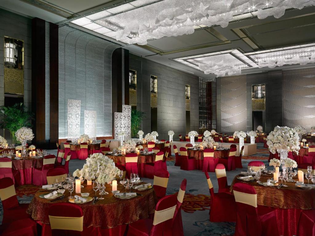 Restaurace v ubytování Jing An Shangri-La, Shanghai