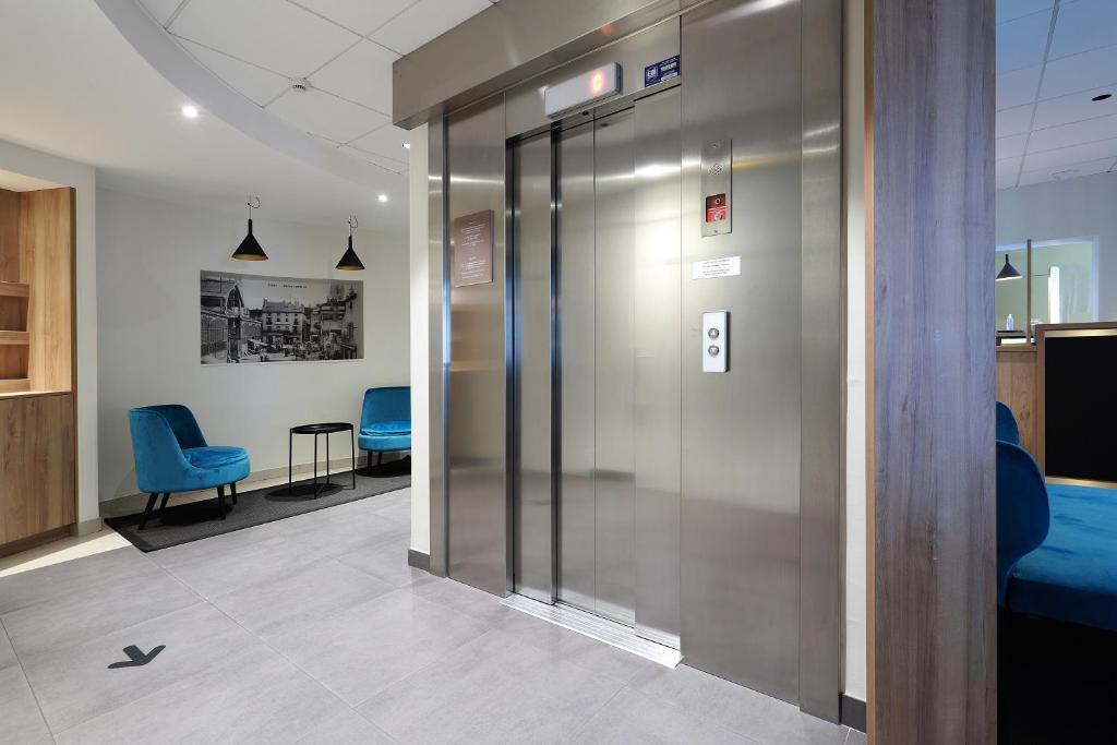 Hôtel des Halles - Resim 25