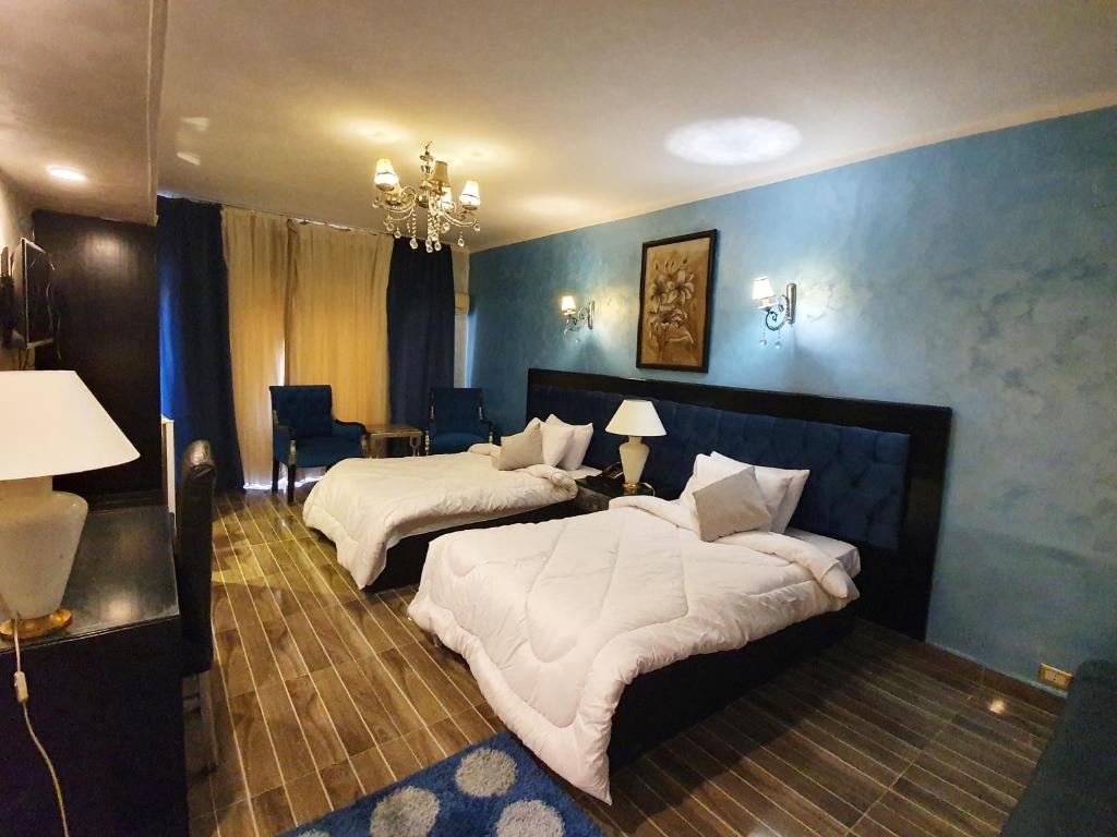 Postel nebo postele na pokoji v ubytování Indiana Hotel
