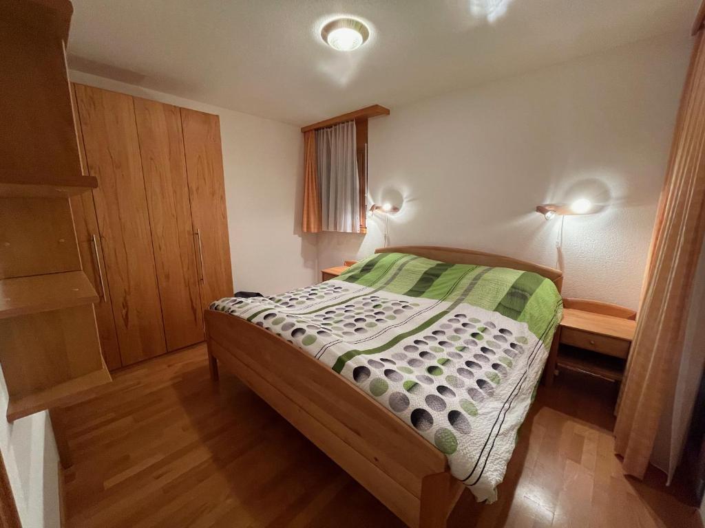 Postel nebo postele na pokoji v ubytování Chateau Leukerbad