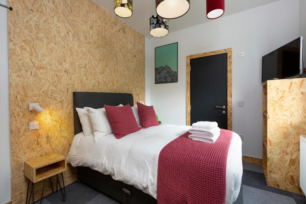 
Single with Ensuite (Room 5)
