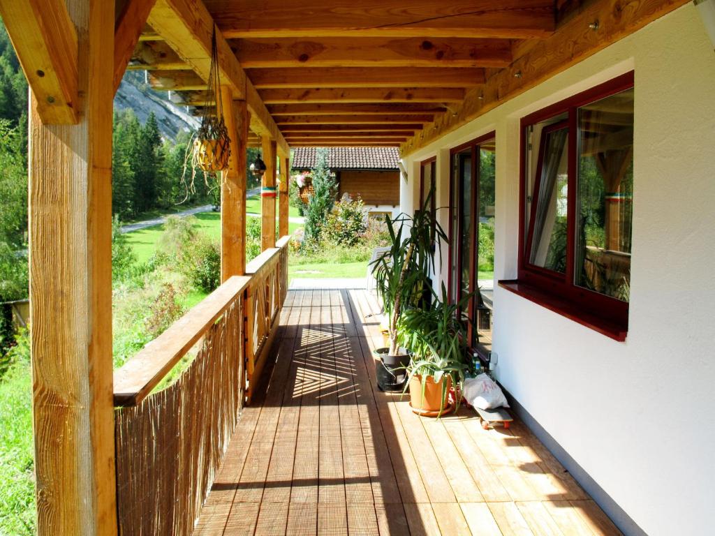 Vonkajšia záhrada v ubytovaní Apartment Corona by Interhome