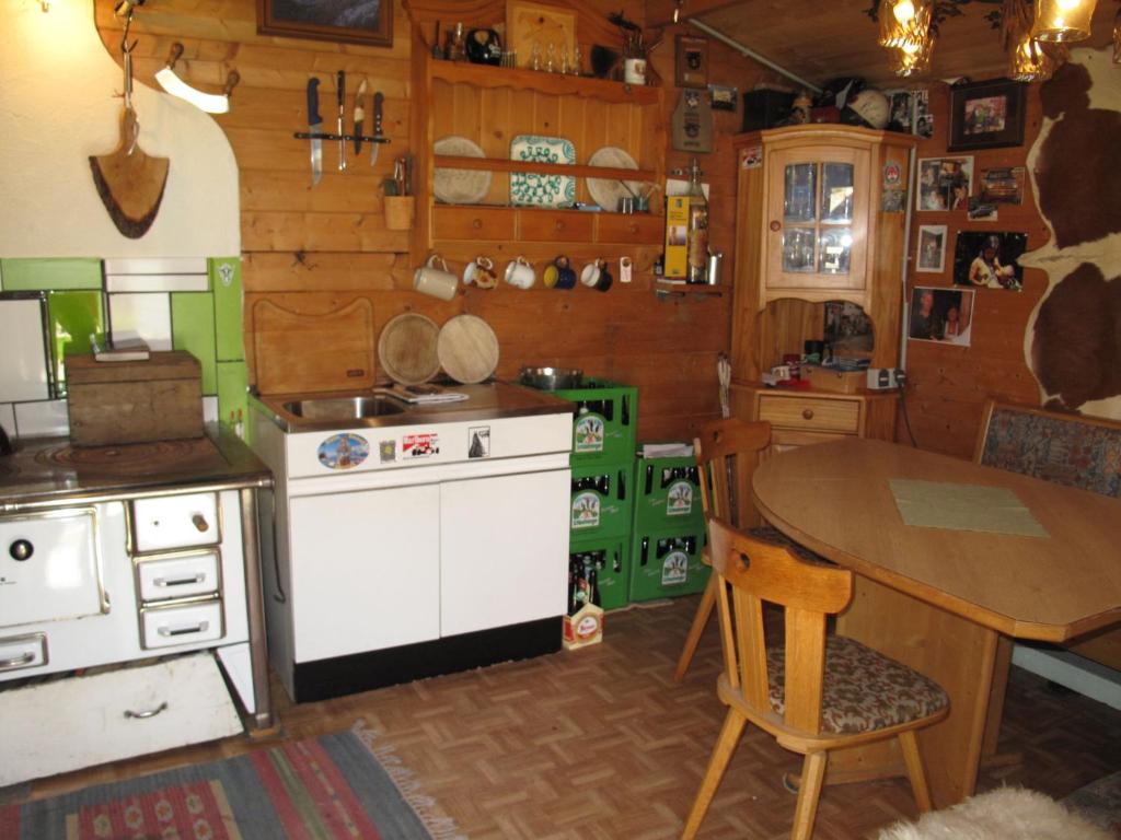 Kuchyňa alebo kuchynka v ubytovaní Apartment Corona by Interhome