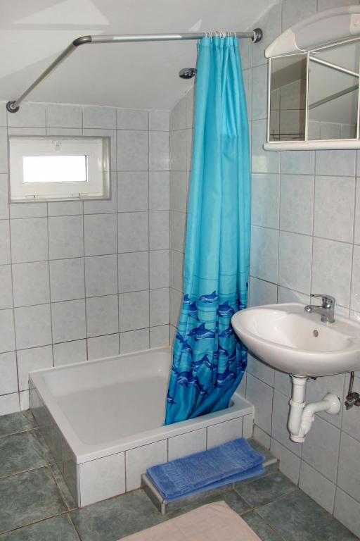 Łazienka w obiekcie Apartment Nika-1 by Interhome