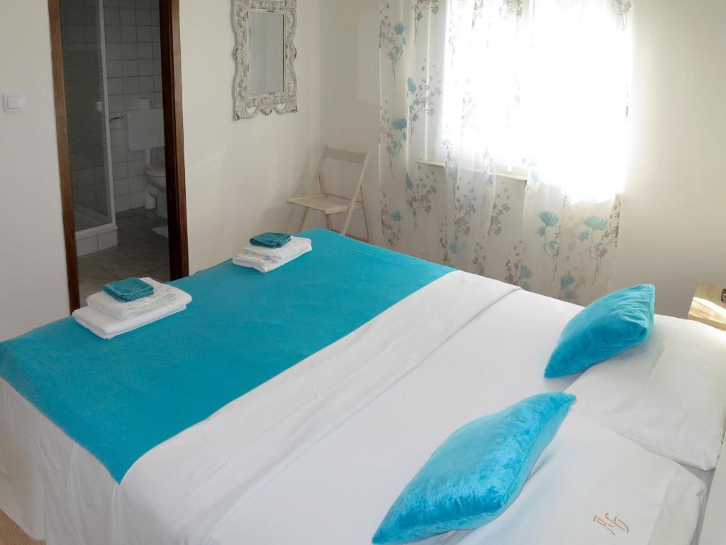 Posteľ alebo postele v izbe v ubytovaní Apartment Suzi-2 by Interhome
