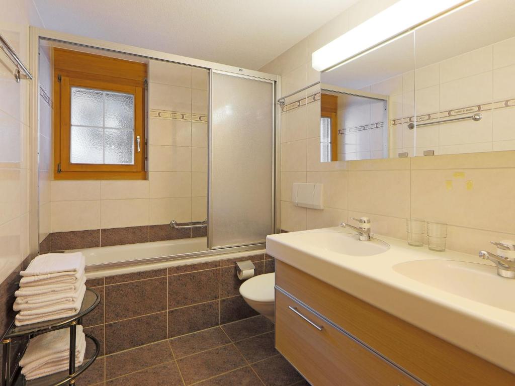 Koupelna v ubytování Apartment Les Violettes-2 by Interhome