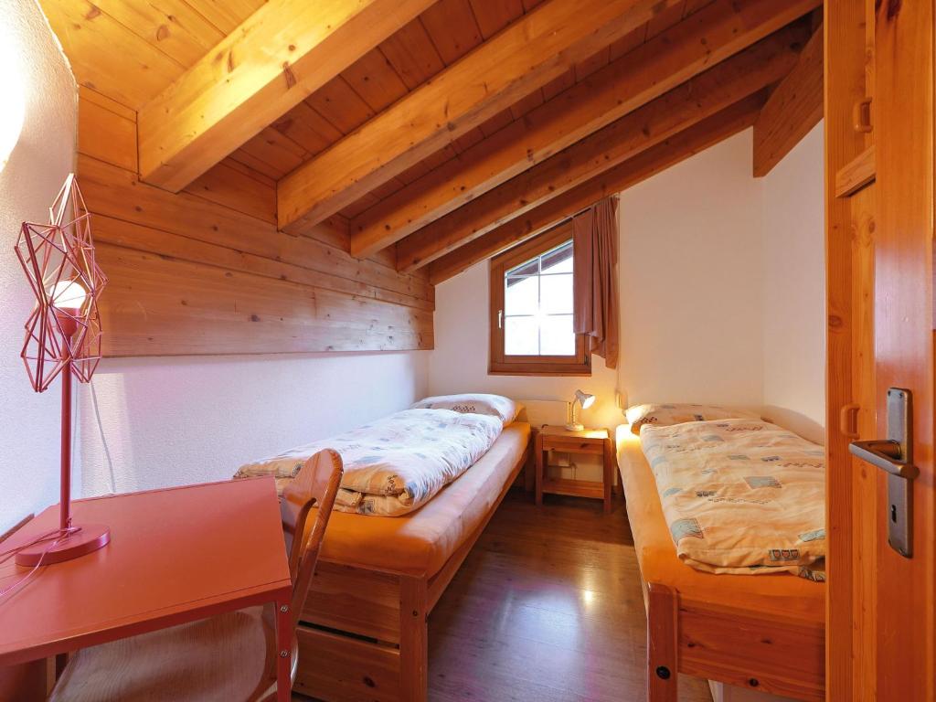 Postel nebo postele na pokoji v ubytování Apartment Les Violettes-2 by Interhome