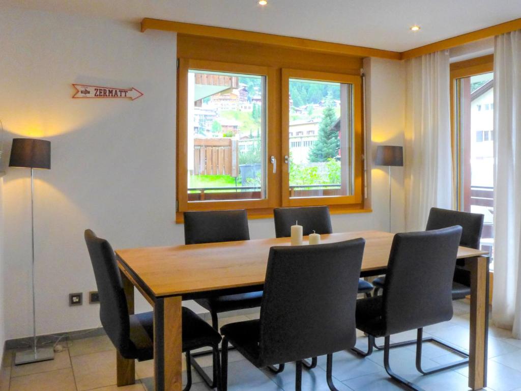 Posezení v ubytování Apartment Breithorn by Interhome