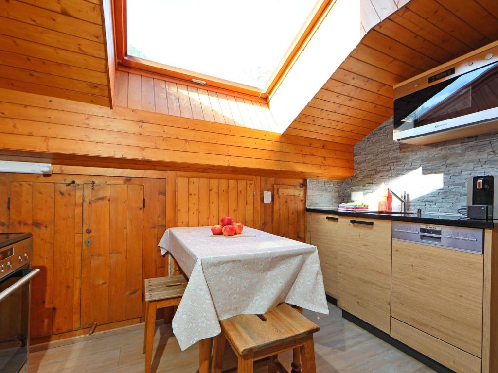 Kuchyň nebo kuchyňský kout v ubytování Apartment Lauberhaus by Interhome